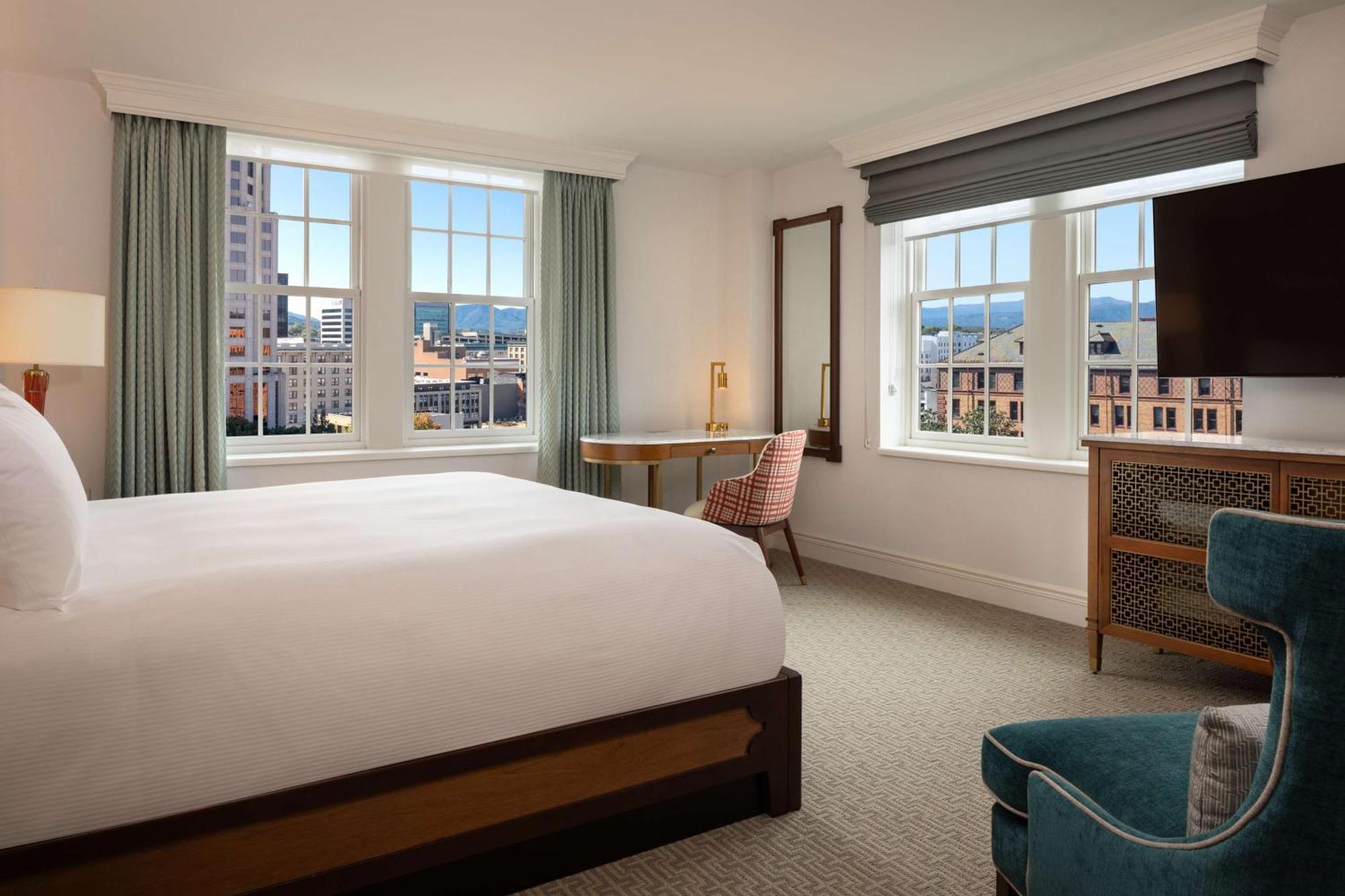 Hotel Roanoke & Conference Center, Curio Collection By Hilton Bagian luar foto